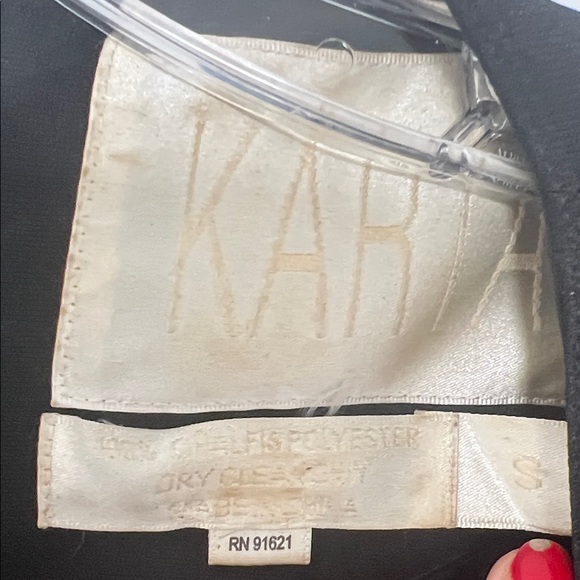 Stylish Black Mini Dress with Red and Cream Accents - Picture 2 of 4